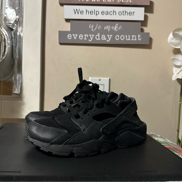 Nike Huaraches Triple Black Womens Running Shoes - Picture 2 of 5